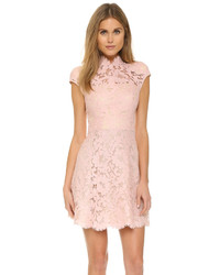 Розовое кружевное платье с пышной юбкой от Lover