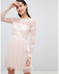 Розовое кружевное платье с пышной юбкой от Vila