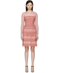 Розовое кружевное платье от Burberry
