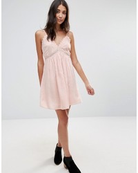 Розовое кружевное платье от Vero Moda