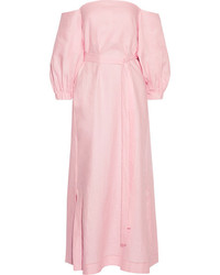 Розовое льняное платье с открытыми плечами