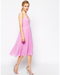 Розовое платье-миди