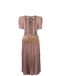 Розовое платье-миди с вышивкой от Bottega Veneta