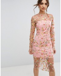 Розовое платье-миди с вышивкой от PrettyLittleThing