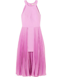 Розовое платье-миди со складками от Halston