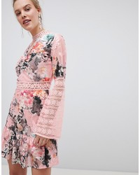 Розовое платье прямого кроя с цветочным принтом от Liquorish