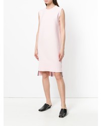 Розовое платье прямого кроя от Thom Browne