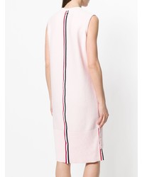 Розовое платье прямого кроя от Thom Browne