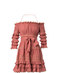Розовое платье с открытыми плечами с рюшами от Zimmermann