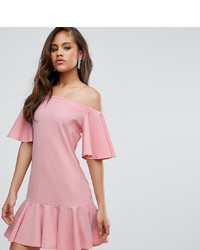 Розовое платье с открытыми плечами от John Zack Tall