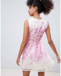 Розовое платье с плиссированной юбкой с цветочным принтом