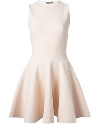 Розовое платье с плиссированной юбкой от Alexander McQueen