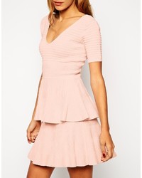 Розовое платье с плиссированной юбкой от Asos