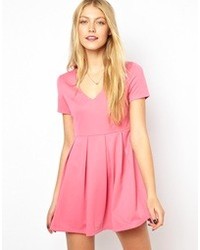 Розовое платье с плиссированной юбкой от Lavish Alice