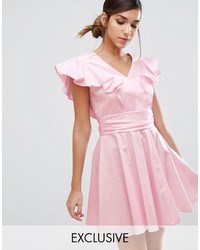 Розовое платье с плиссированной юбкой