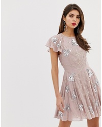 Розовое платье с пышной юбкой с украшением от ASOS DESIGN