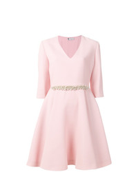 Розовое платье с пышной юбкой с украшением от Lanvin