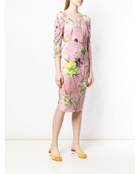 Розовое платье-футляр с цветочным принтом от Blumarine