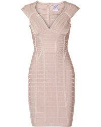 Розовое платье-футляр от Herve Leger