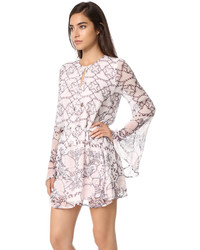 Розовое платье от The Jetset Diaries