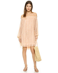 Розовое платье от WAYF