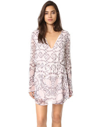 Розовое платье от The Jetset Diaries