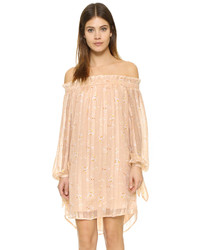 Розовое платье от WAYF