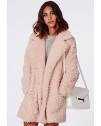 Розовое пушистое пальто