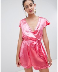Розовое сатиновое платье с запахом от Glamorous