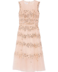 Розовое шелковое платье с украшением