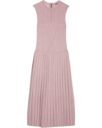 Розовое шерстяное платье-миди со складками от Bottega Veneta