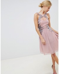 Розовое шифоновое платье с пышной юбкой с украшением от Little Mistress