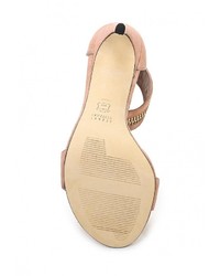 Розовые босоножки на каблуке от Stuart Weitzman