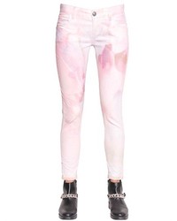 Розовые джинсы с принтом