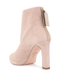 Розовые замшевые ботильоны от Stuart Weitzman