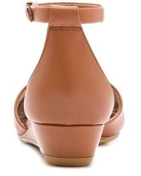 Розовые кожаные босоножки на каблуке от Marc by Marc Jacobs