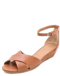 Розовые кожаные босоножки на каблуке от Marc by Marc Jacobs