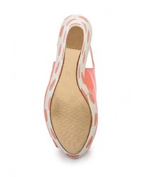 Розовые кожаные босоножки на танкетке от Just Couture