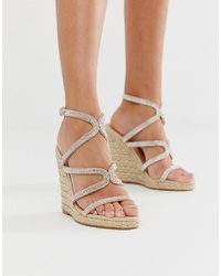 Розовые кожаные туфли на танкетке с украшением