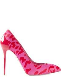 Розовые кожаные туфли с леопардовым принтом от Alexander McQueen