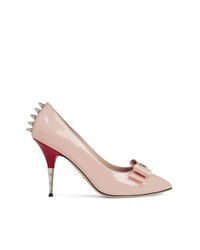 Розовые кожаные туфли с шипами от Gucci