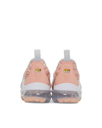 Женские розовые кроссовки от Nike