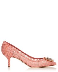 Розовые кружевные туфли