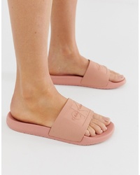 Розовые резиновые сандалии на плоской подошве от Calvin Klein