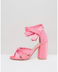 Розовые сатиновые босоножки на каблуке от New Look
