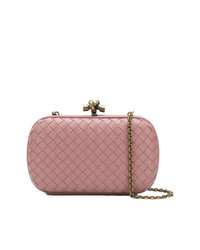 Розовый кожаный клатч от Bottega Veneta