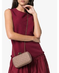 Розовый кожаный клатч от Bottega Veneta