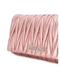 Розовый кожаный клатч от Miu Miu