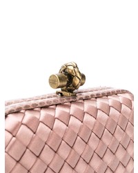 Розовый кожаный клатч от Bottega Veneta