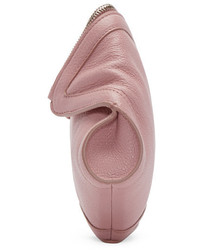 Розовый кожаный клатч от Alexander McQueen